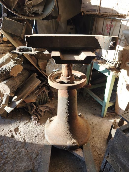 Оборудване, машини от дърводелска работилница и струг  Ц 11 А