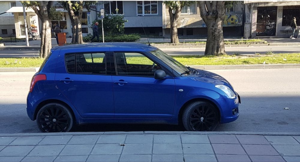 Продавам Кола  Suzuki swift