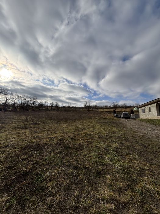 Vând teren intravilan