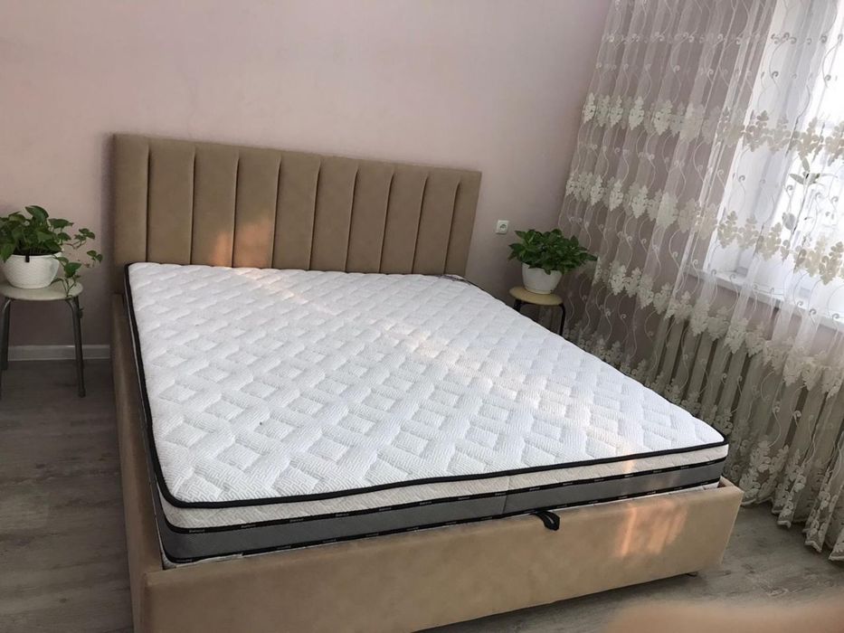 Двухместная кроват