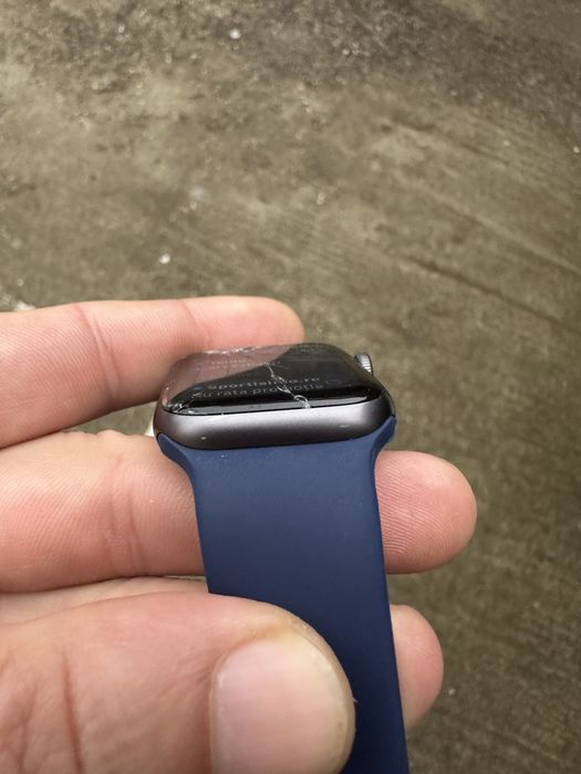 Pentru piese apple watch 4 placa buna
