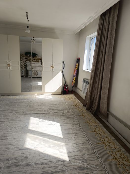 Үй сатылады. Дом продается.