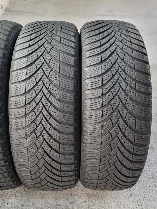 205/60/16 Semperit 4Броя: 280лв 6.5мм