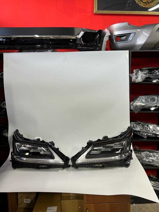 Передние фары б/у оригинал LEXUS 570