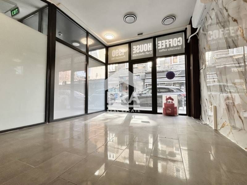 Магазин под наем в емблематична сграда с голям човекопоток до Съдебнат