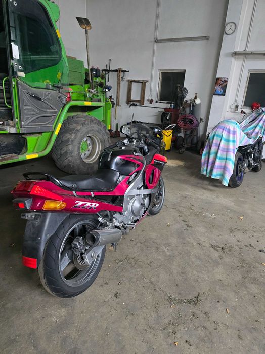 Moto Kawasaki zzr600