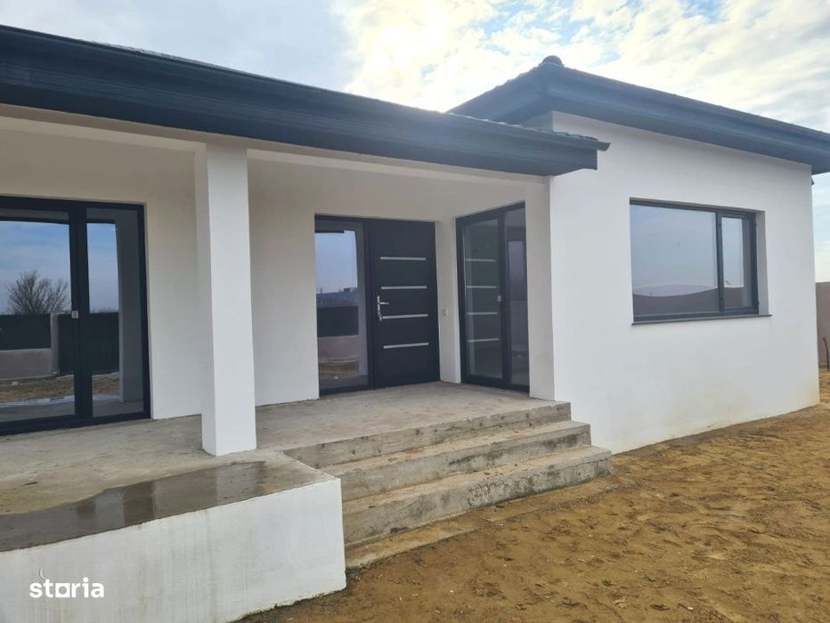 Casa parter, constructie solida, teren generos – Carcea, zona Metro