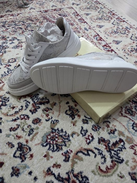 Продам обувь,женскую.