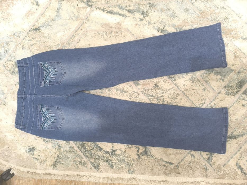 Новые женские джинсы