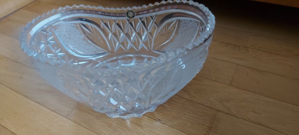 Продам хрустальный салатник
