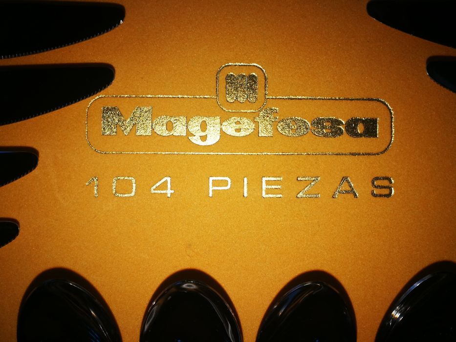 Комплект прибори за хранене