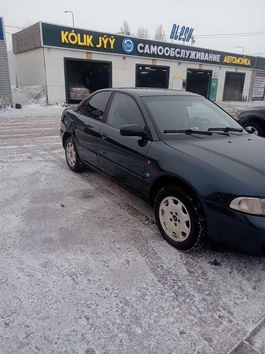 Продам срочно  машину