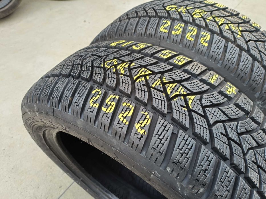 Doua anvelope iarna 215 55 17 dunlop winter sport 5 profil de 8 mm2522