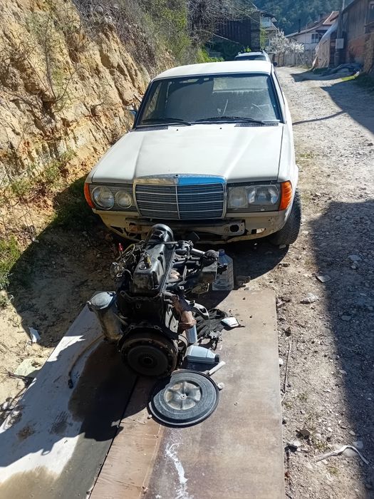 Мерцедес 123 на части