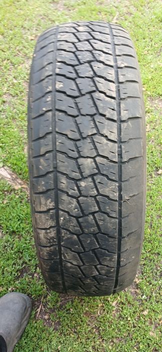 Шины уаз б/у без порезов бескамерка