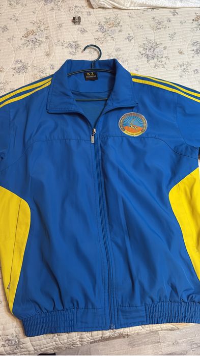 Продам спортивный костюм