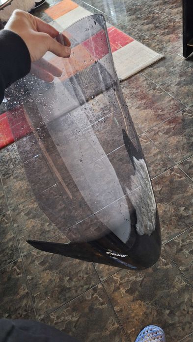 Продавам френска слюда за Honda Pcx от 2019-та до 2024-та включително.