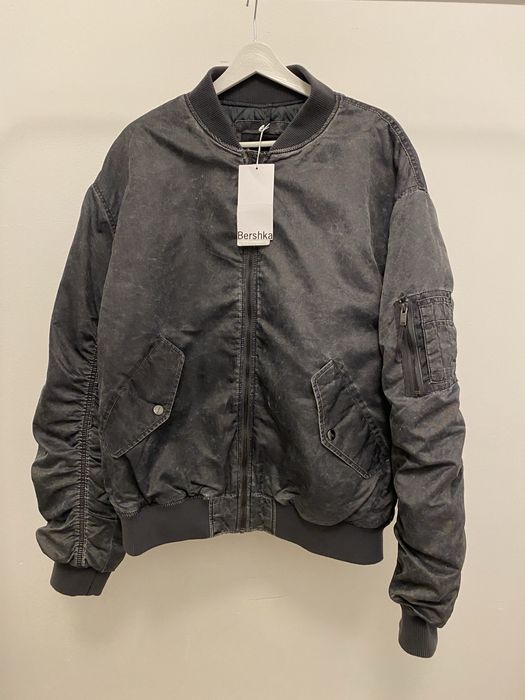 Мужской бомбер Bershka