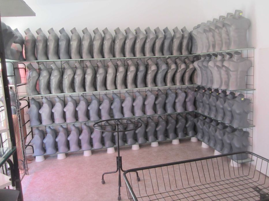 Продавам 105 бр. торсове мъжки и дамски /манекени/