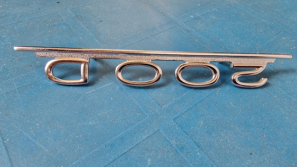 Емблема Mercedes 200D