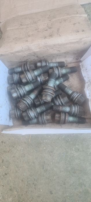 Болтове за джанти vw transporter t5