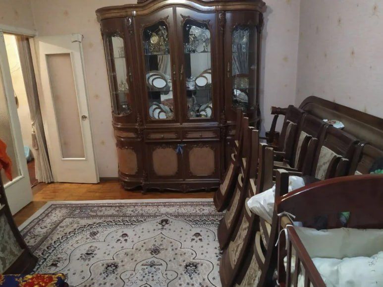 Квартира на Чиланзар 8 квартал 2/4/4 общ пл 60м/77 серия