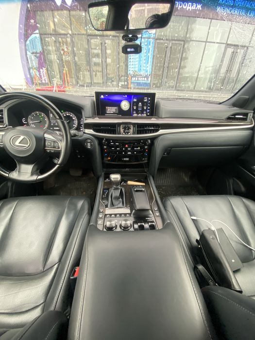 LEXUS LX570 sotiladi