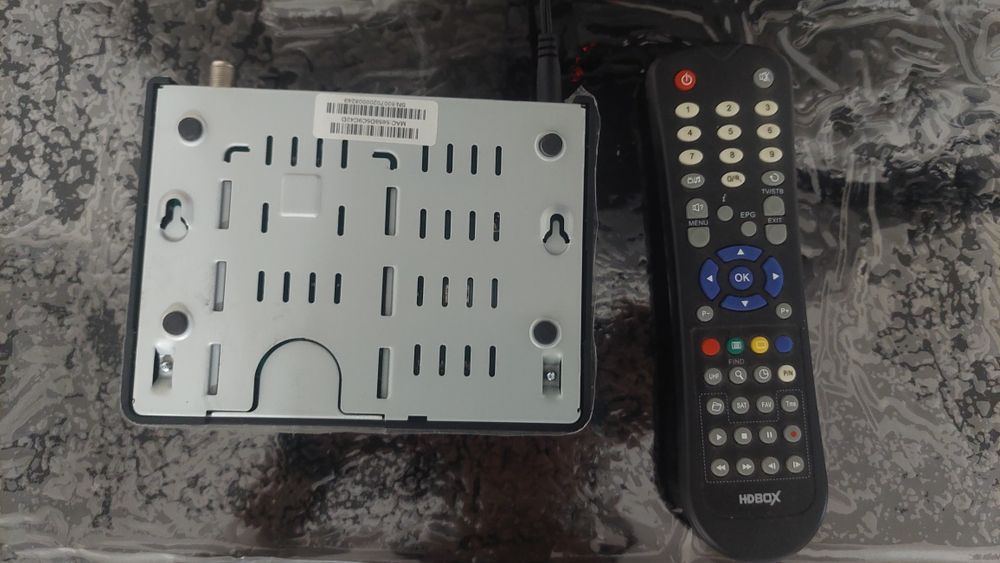 Продаю Спутниковую Антенну и Тюнер HD BOX S100 PRO. В отличном состоян