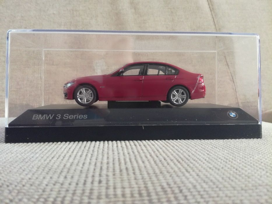 Vand macheta BMW seria 3 F30 sedan, editie de reprezentanta scara 1/43