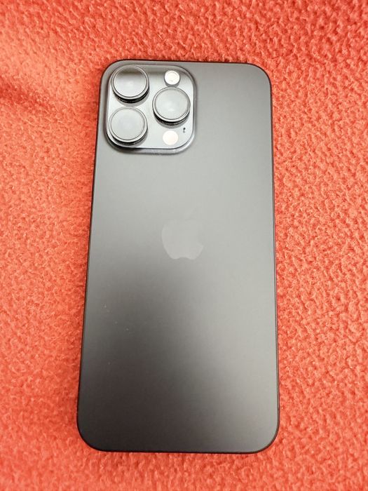 Продавач Iphone 15 pro max 256 gb.
