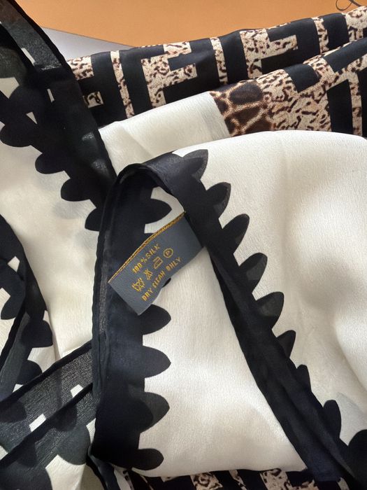 Esarfa din matase, Fendi