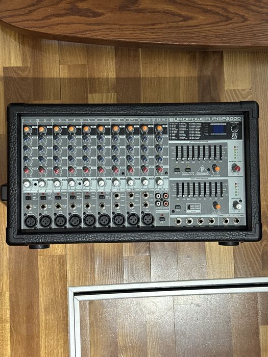 Behringer Europower PMP2000 Микшер