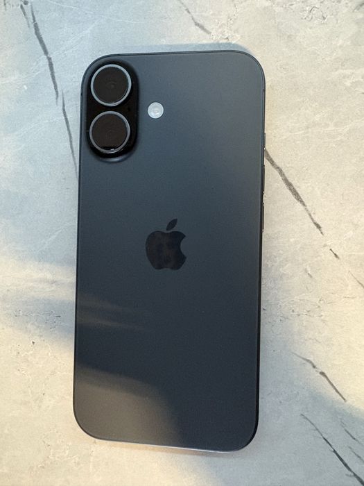 Продавам Iphone 17 256GB