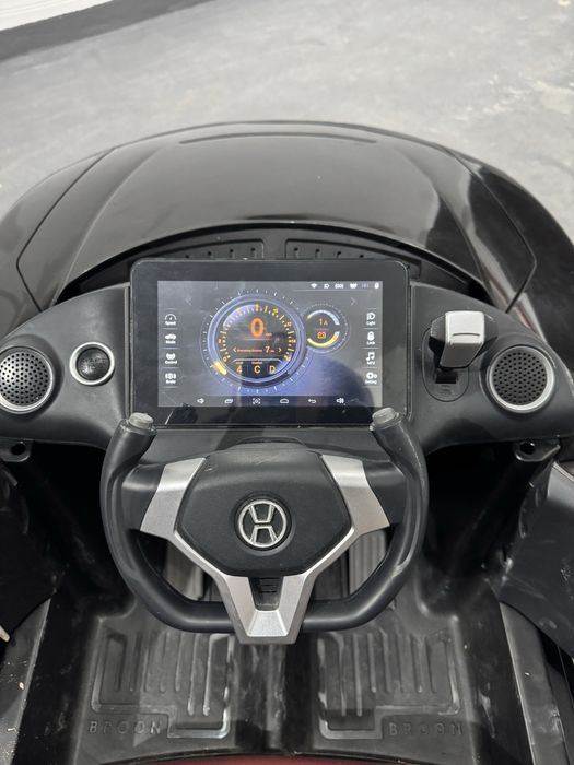 Детска количка 4Х4 със 2 акумулатора е чисто нови!!!