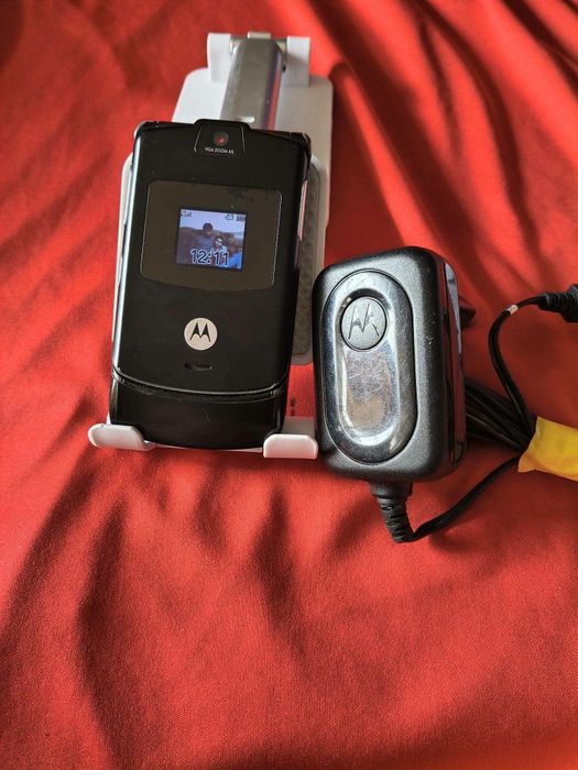 Motorola razr V3+charger original ( decodat, limba romana)
