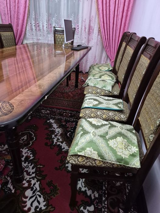 Стол ва  12 та стуллар сотилади