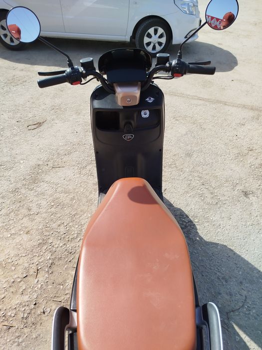 Skuter sotiladi holati oʻrta. Tezligi 50 km soat.