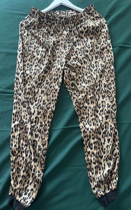 Pantaloni culori leopard, subtiri, fini si eleganti