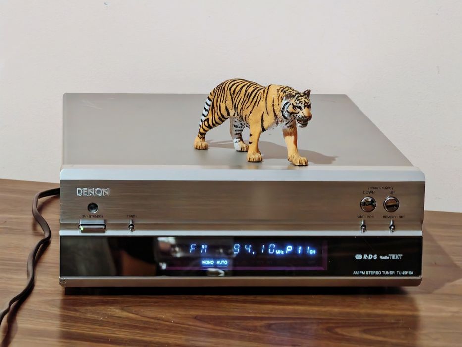 Denon TU-201SA Presta Series. Tuner digital  cu RDS/TEXT. Preț fix !