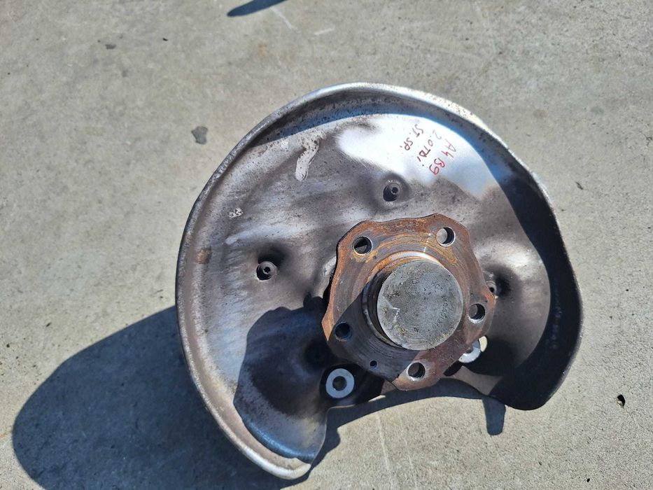 fuzeta stanga spate audi a4 b9 8w 2.0 tdi  8w0505450f