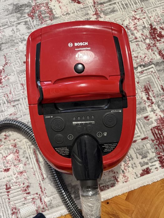Aspirator Bosch Aqua Wash & Clean BWD421PET