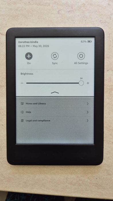 E-book Amazon Kindle Gen 10  + Husă Cadou (Urme de uzură)