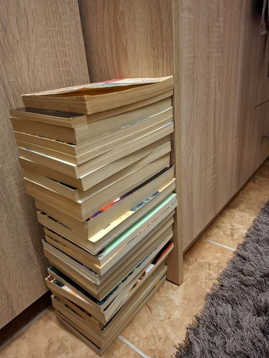 CARTI SANDRA BROWN 27 de carti set  anii 70-97, editura miron