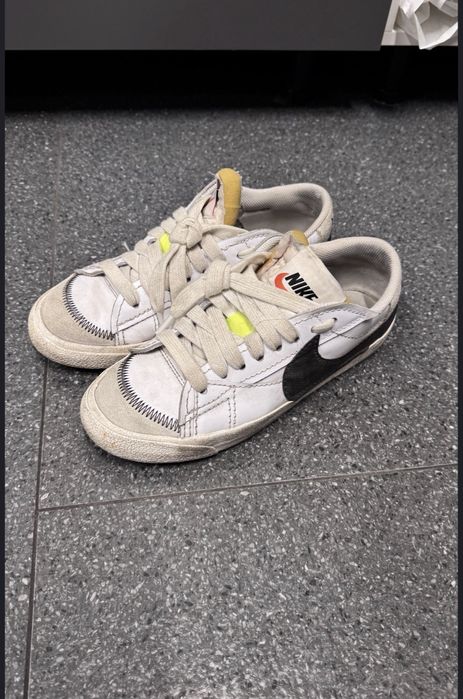 Кроссовки по 15 тыс тг