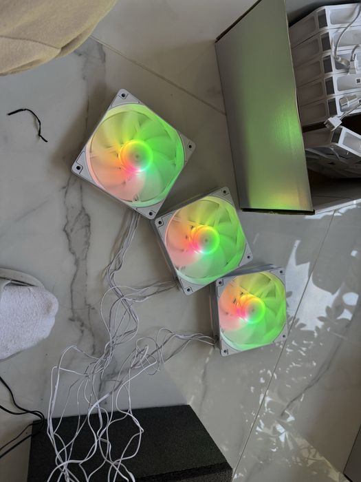 Vand schimb ventilatoare pc 120 mm negre si albe ARGB RGB si simple