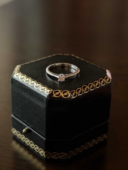 Годежен пръстен SSG – 14К бяло злато, диамант 0.13 ct G/SI, сертификат