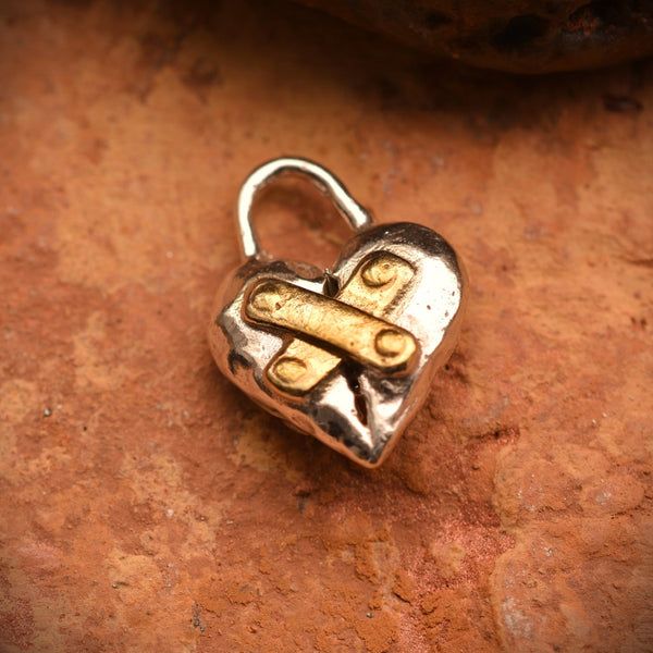 Сребърен медальон 925 „Реставрирано сърце“ – талисман за надежда