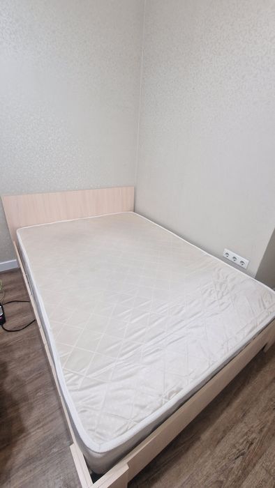 Кровать полуторная