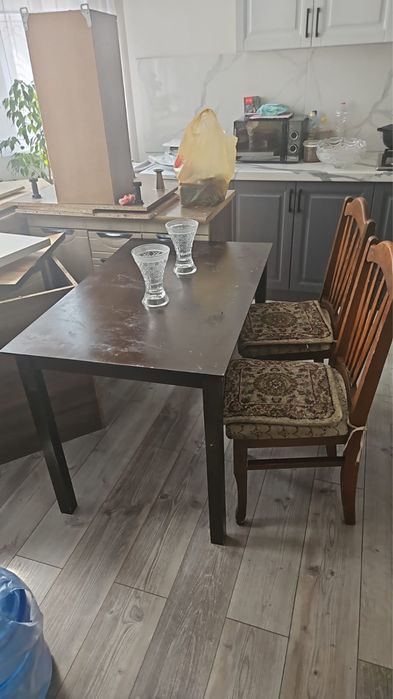 Стол и 4 стула продам