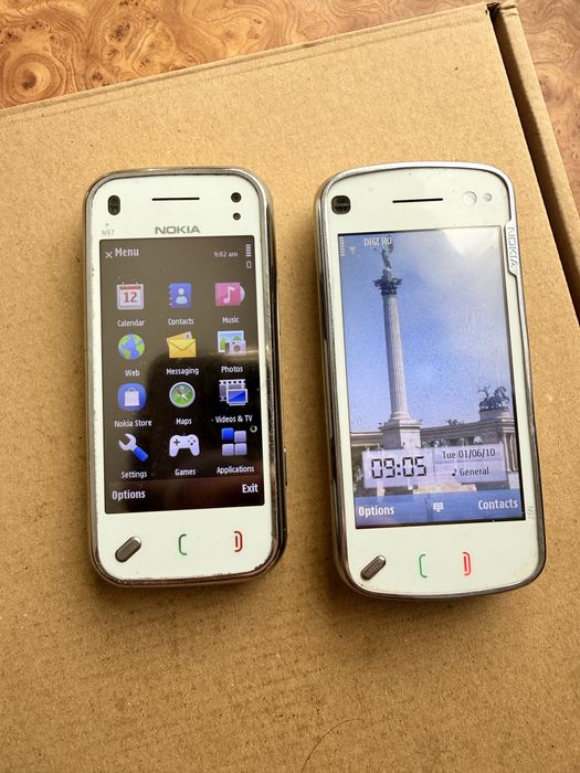 Vand Nokia N97 În stare bună decodat cu baterie în stare nouă originală și căști incluse